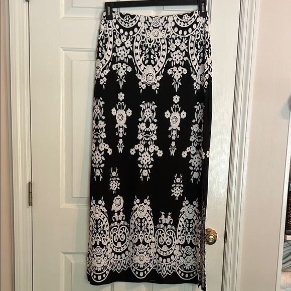 Coco Bianco Black and White Floral Pencil Skirt - Picture 1 of 3